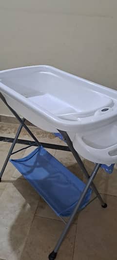 2 in 1 Bath Tub with Changing table