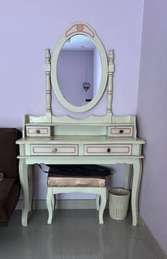 Dressing table