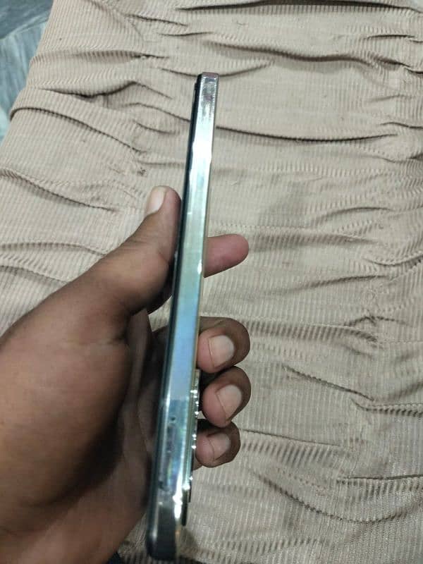 Infinix Hot 40i 4