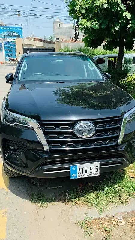 Land Cruiser V8 For Rent in Lahore Revo Vigo Prado ZX Rent a Car Limo 1