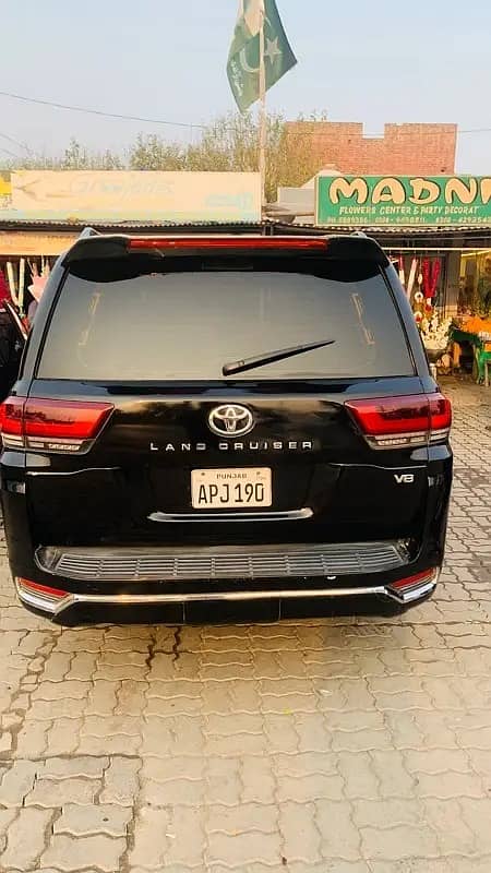 Land Cruiser V8 For Rent in Lahore Revo Vigo Prado ZX Rent a Car Limo 5