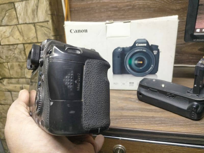 Canon eos 6d with battery grip 4