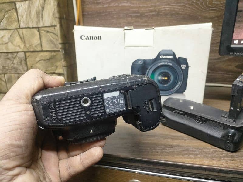 Canon eos 6d with battery grip 5