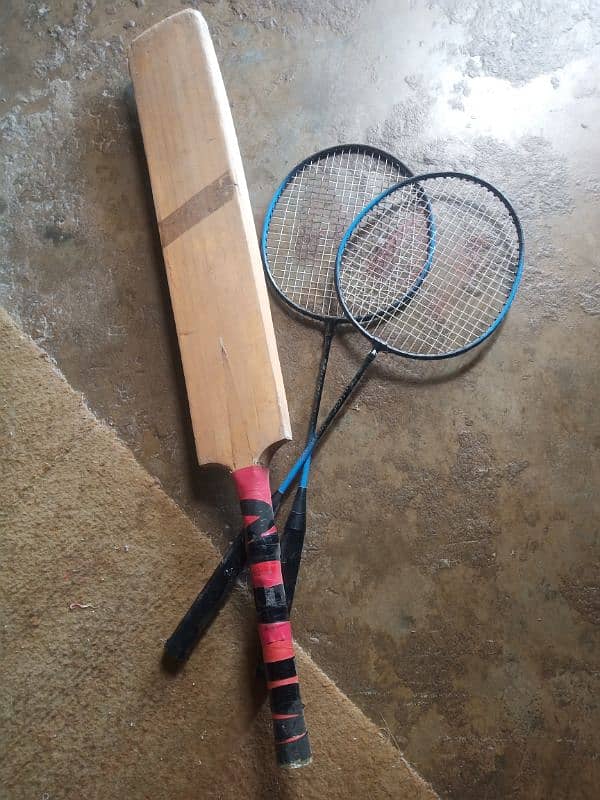 1 bat with bedminton pair free 2