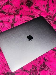 MacBook Pro 18