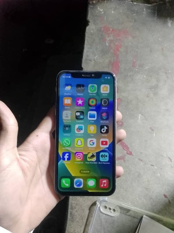 iPhone X ha koi issue nhi ha 64 gb hq 4