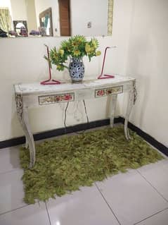 Victoria style decopaint console in good condition