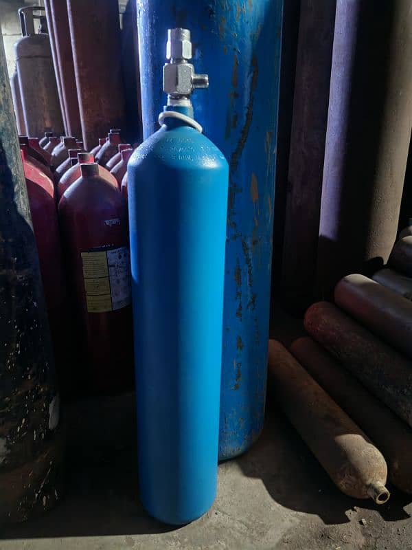 Nitrous gas cylinder 1