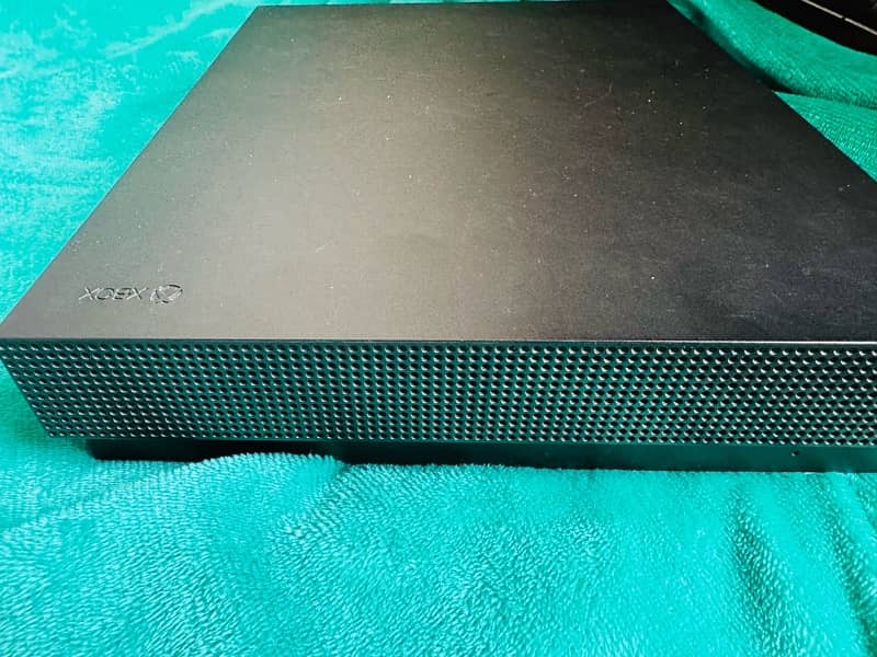 Xbox 1x 1TB 4K Gaming Console 2