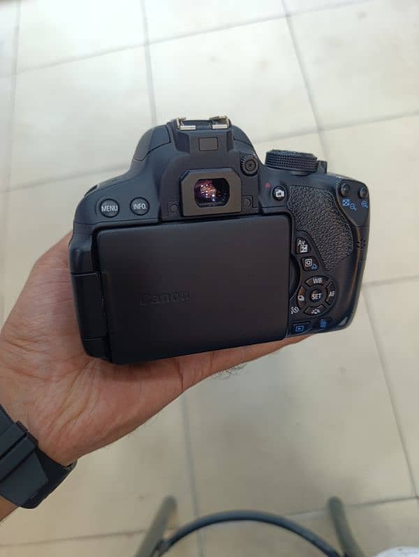 Canon 700D with 18-55mm 1