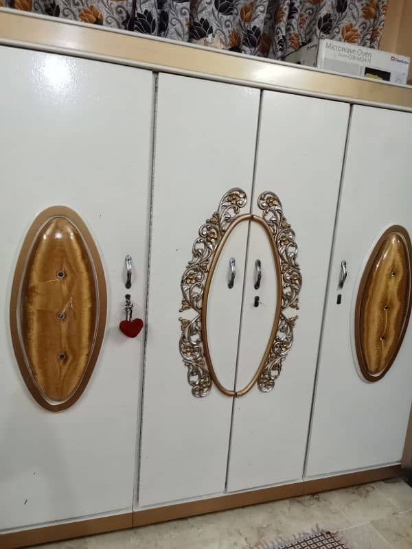 Good condition Deco Furniture bed room set for sale in karachi 3