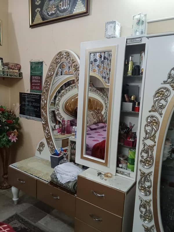 Good condition Deco Furniture bed room set for sale in karachi 7