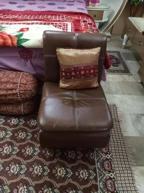 Good condition Deco Furniture bed room set for sale in karachi 8