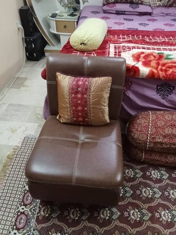 Good condition Deco Furniture bed room set for sale in karachi 9