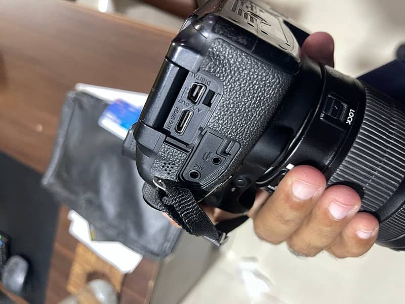 canon 70D DSLR camera with wifi 7