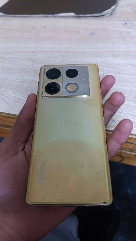 Infinix note 40pro(charger and box) 1