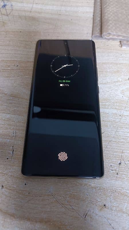 Infinix note 40pro(charger and box) 6