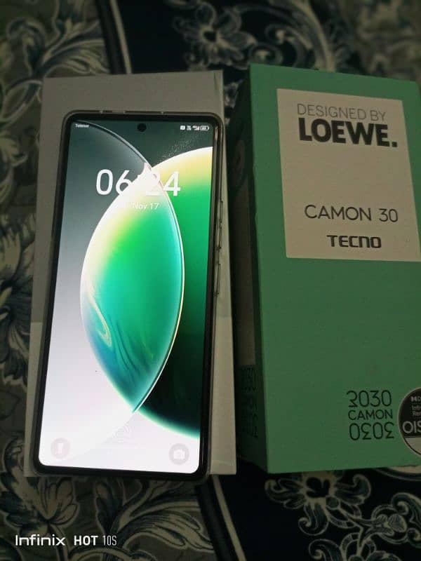 camon 30  8+8/256 0