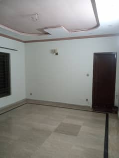 3 bed upper portion for rent in guledaman college road