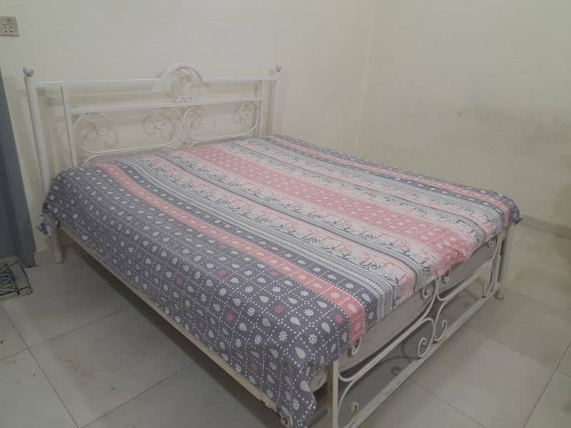 Iron King size bed 2