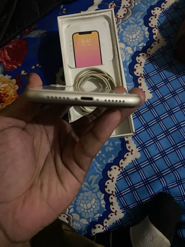 I phone 11 /128 gb waterpak with box and orignal data cable battery 78 3