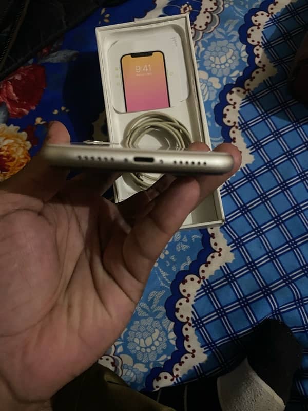 I phone 11 /128 gb waterpak with box and orignal data cable battery 78 4