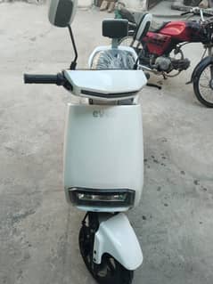 Evee c1 2024  - Electric Scooty - Zero Meter