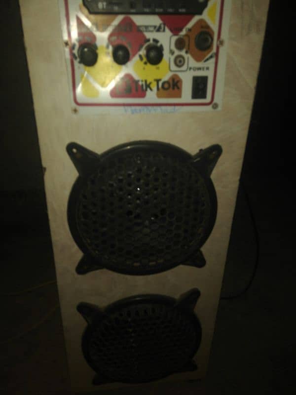 a board accha speaker Hai yah Ek bluetooth speaker hai 1