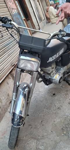 honda 125 . .  2004 modal . . . . namber sialkot ka lga ha