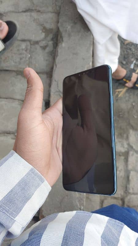 LG V40 THINQ 6