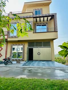 5 MARLA VVVIP HOUSE FOR SALE SLIDLY USE