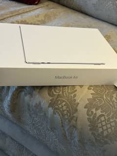 MacBook Air M3 8/512