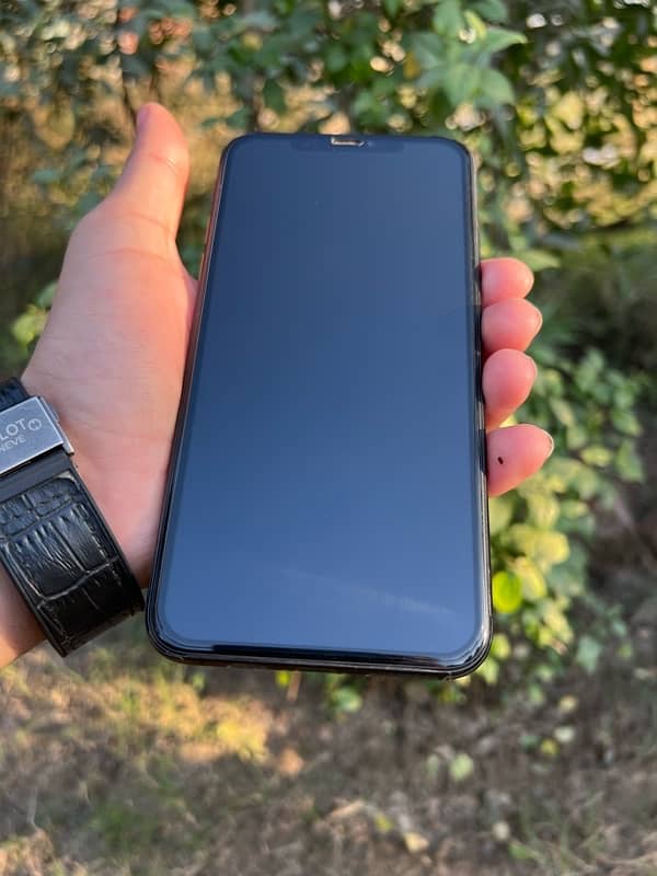 1 phone 11 pro Max 512 Gb factory unlock 2