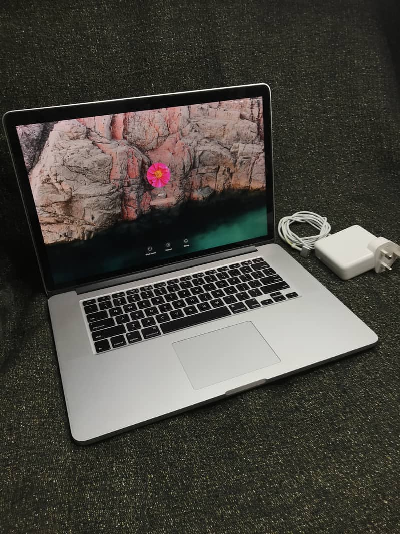 Apple Macbook Pro | Lush Piece LLA | 15 inch" | 512 SSD 3