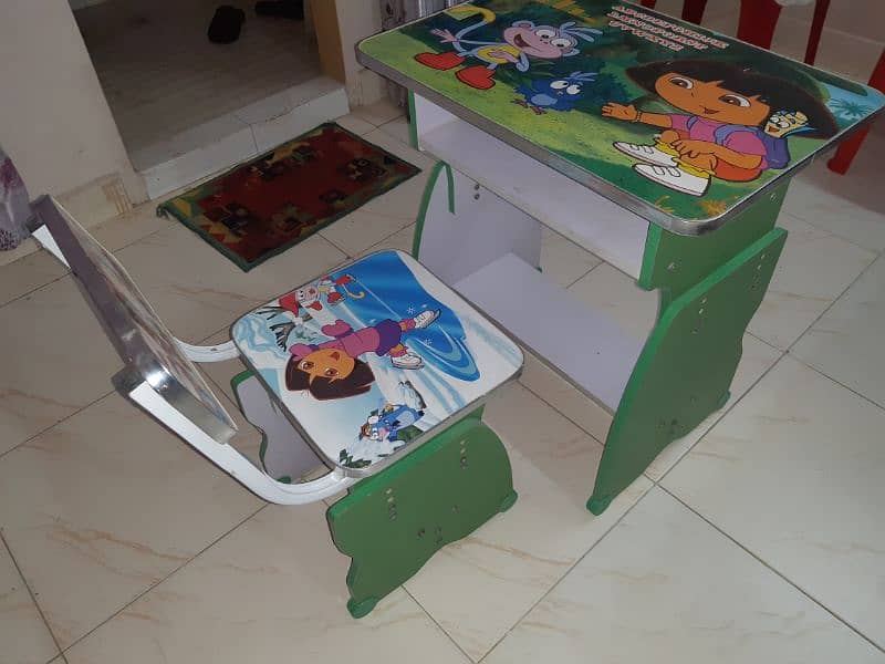 study table Available for sale 0