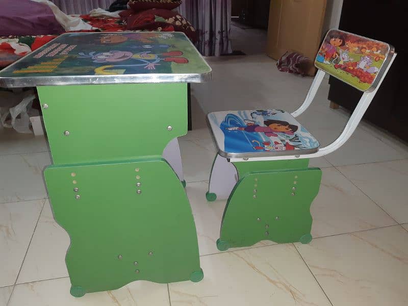 study table Available for sale 2