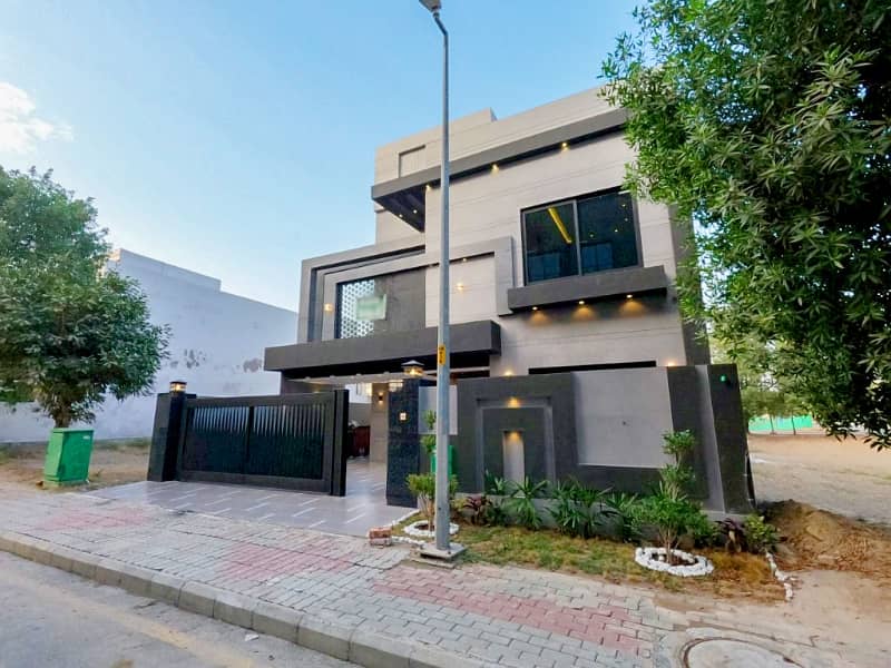 A 10 Marla House Located In Bahria Town - Shershah Block Is Available For sale 3