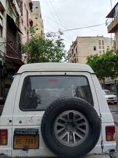 Mitsubishi Pajero 1990