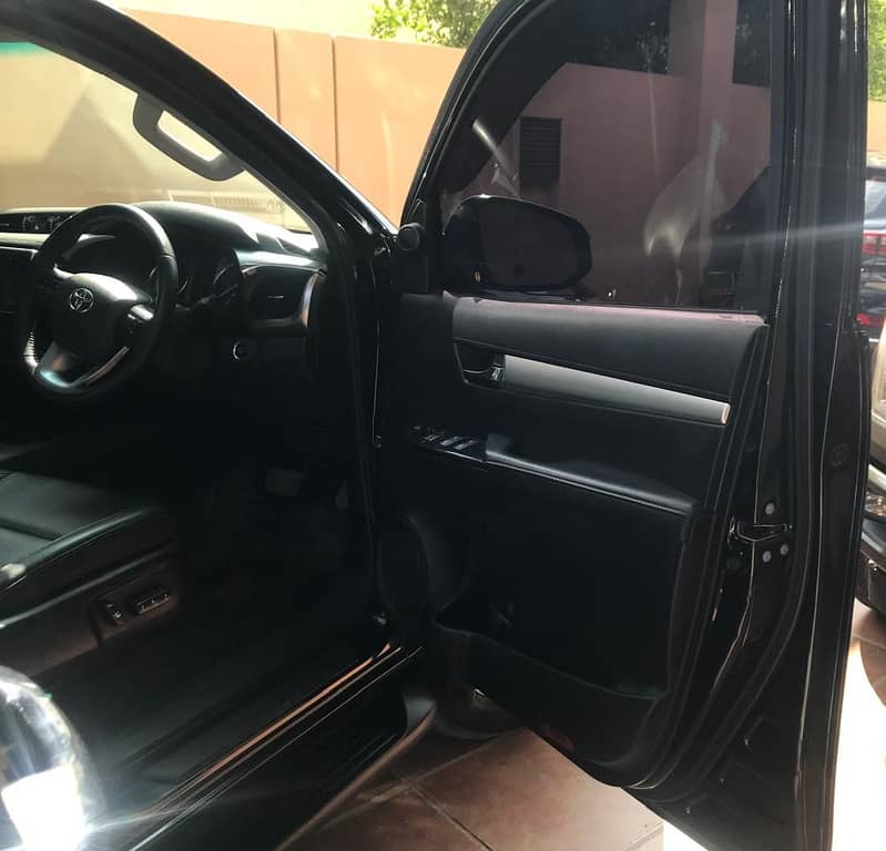 Toyota Hilux 2021 Revo V For sale 7