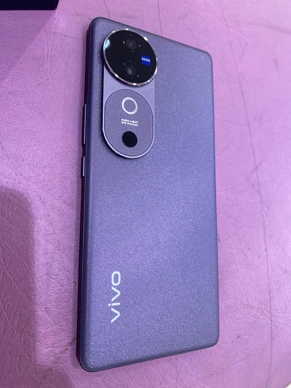 Vivo V40 1