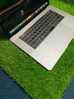 MacBook Pro 2019 core i9 ram 32 512 ssd tauch bar 4 card