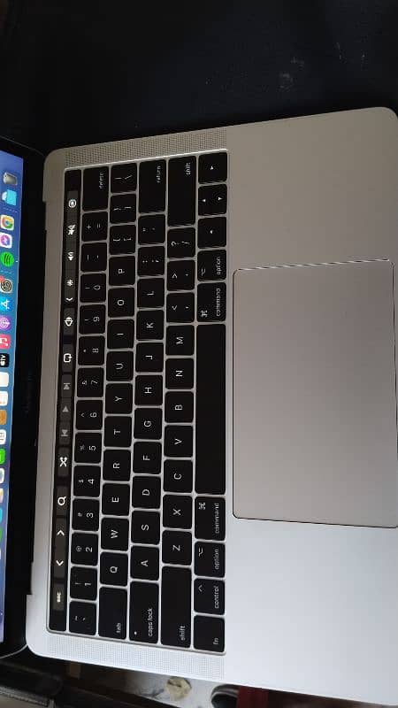 urgent sale. MacBook pro 2017 1