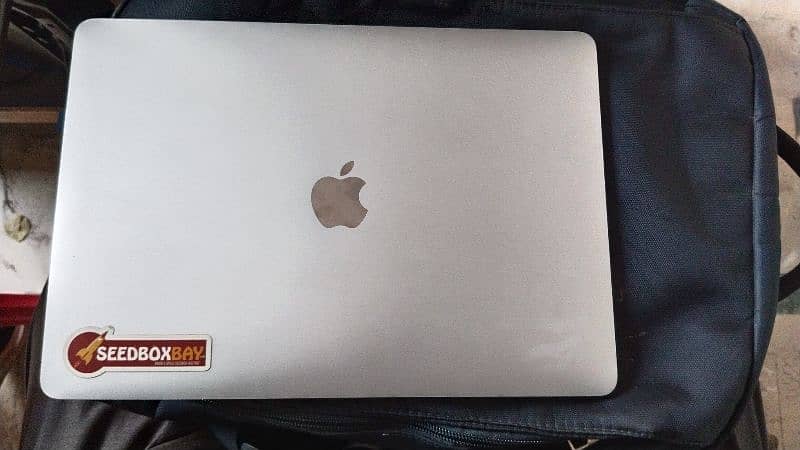 urgent sale. MacBook pro 2017 4