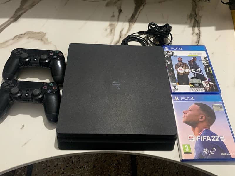 PS4 Slim with 2 games and 2 Controllers 0