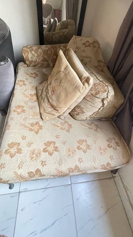 2 seater seaty Good Condition 0