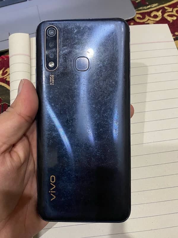 vivo Y19 with box 0