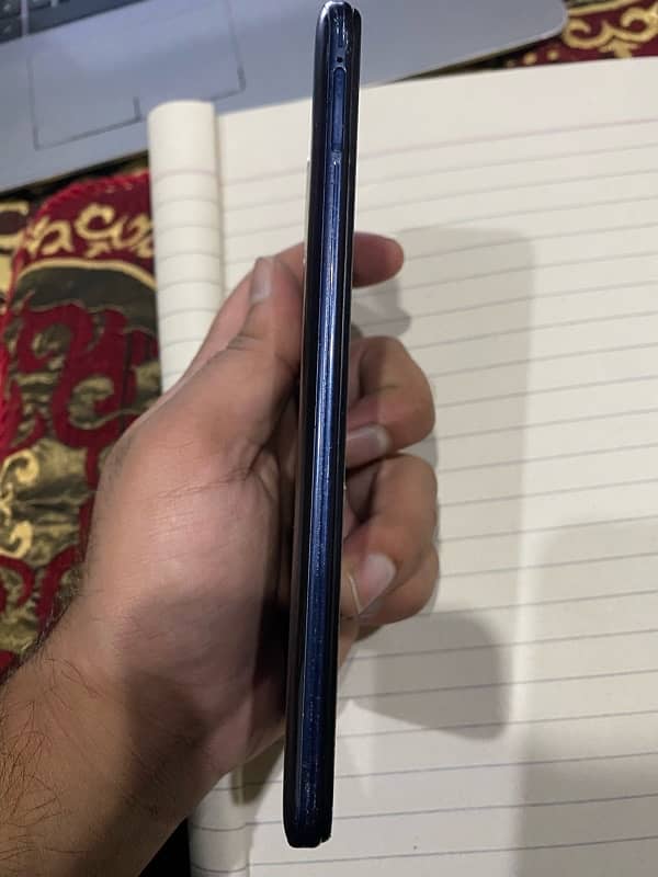 vivo Y19 with box 3