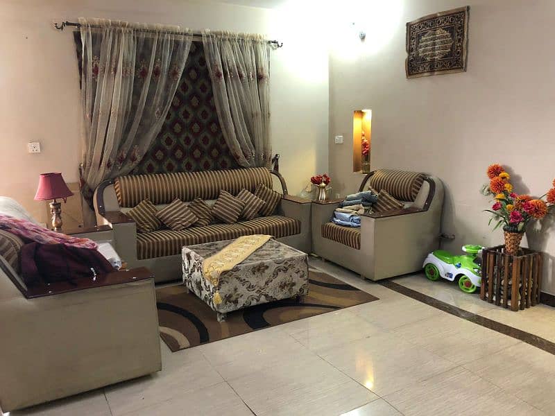 One Kanal Used House For Sale in Marghzar Officres Colony 19