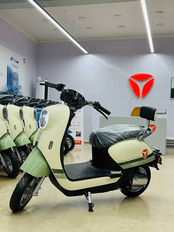 Yadea M3 Electric Scooter /Electric Vehicle / Evee Aima Metro / Scooty 1