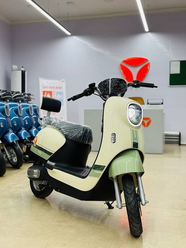 Yadea M3 Electric Scooter /Electric Vehicle / Evee Aima Metro / Scooty 0